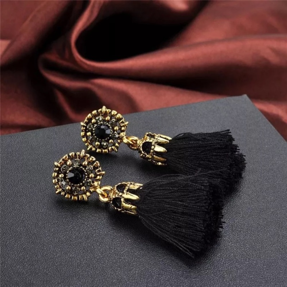 “Stephi” Black Fringe Earrings 🌹🖤
